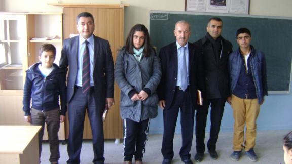 TEOG Sınavlarında Türkiye Birincisi olan Cumhuriyet Ortaokulu Öğrencisi Esra KALIN Ziyaret Edildi.