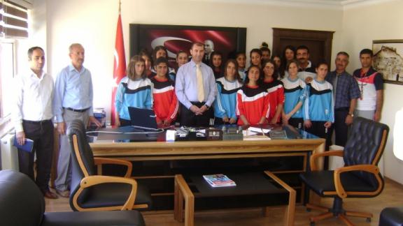 Mazıdağı Anadolu Lisesi Kız Futbol Takımının Kaymakamlığımız ve Müdürlüğümüzü Ziyareti