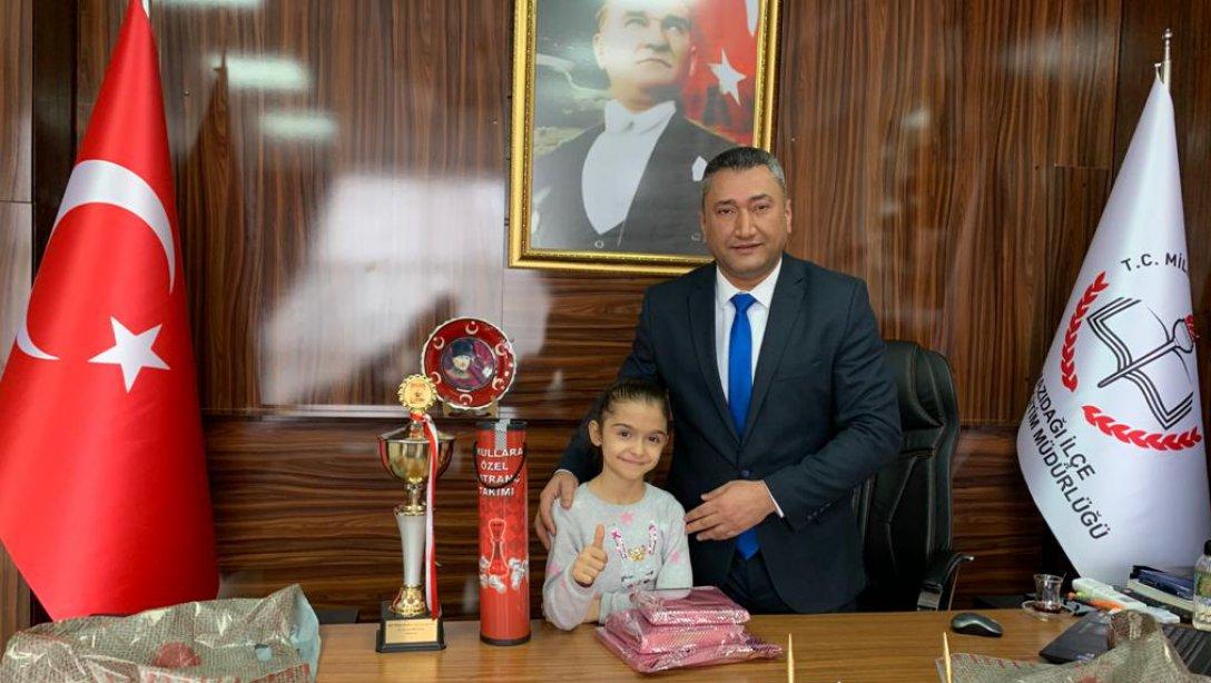 2020 Türkiye küçükler satranç şampiyonasında Türkiye 1.si olan ve Türkiye Avrupa okullar satranç şampiyonalarinda ülkemizi temsil edecek olan Tuana ABAK kızımızı canı gönülden tebrik eder, Başarılar dileriz