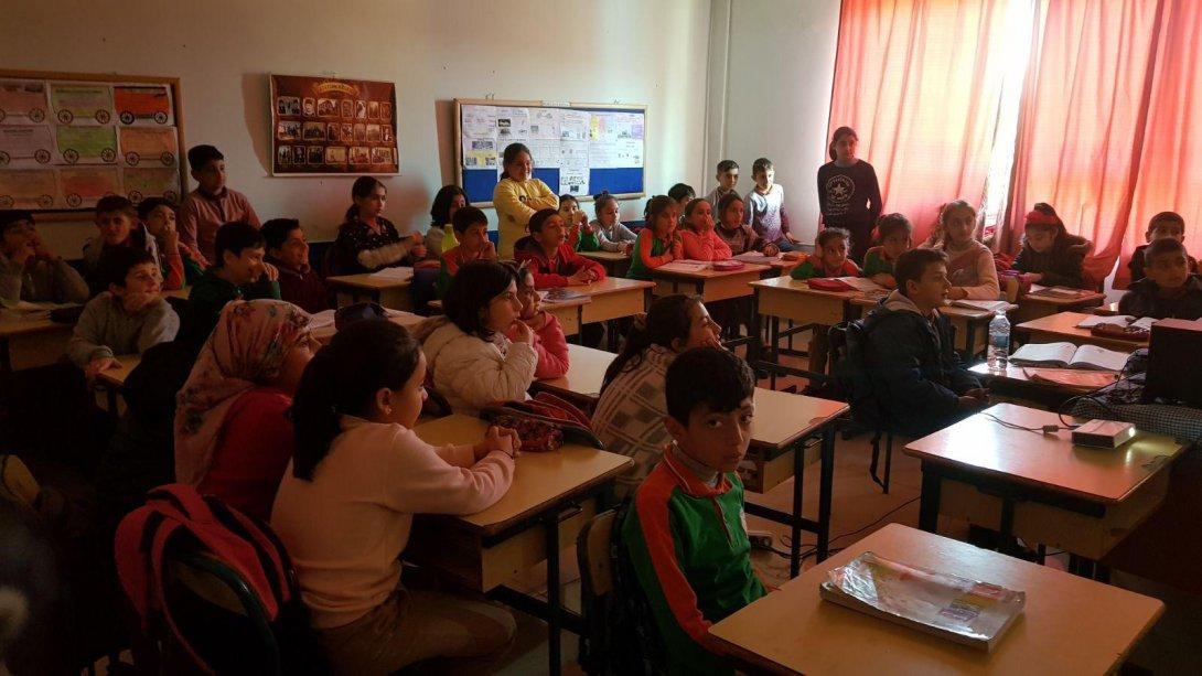 Yeşilay haftası kapsamında İlçe Sağlık Müdürlüğü personeli tarafından Mimar Sinan ilköğretim okulu öğrencilerine eğitim verildi.
