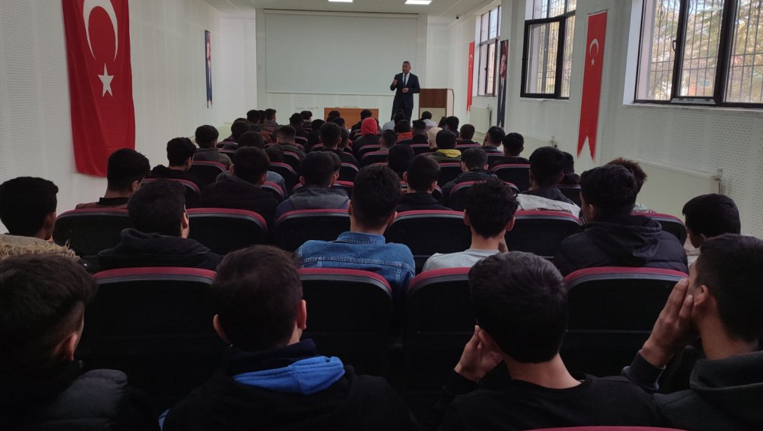 İlçe Millî Eğitim Müdürümüz Mehmet Şah AYDINER, Öğrencilerle Söyleşide Bulundu. 