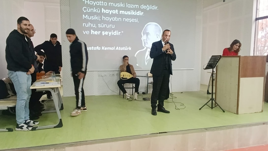 İlçe Milli Eğitim Müdürümüz Sn. Ufuk ÇETE, Mesleki ve Teknik Anadolu Lisesi öğrencilerimizin hazırlamış olduğu ses yarışması programına katılım sağladı. Emeği geçen öğrenci, öğretmen ve idarecilerimizi tebrik ederiz.